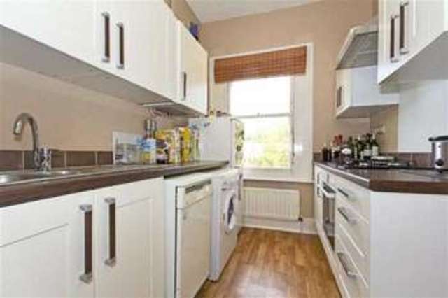  Image of 2 bedroom Apartment to rent in Worple Road London SW20 at Cottenham Park, SW20 8PR