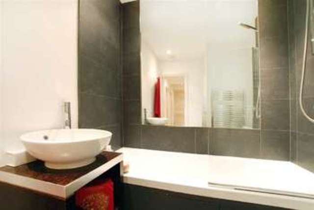  Image of 2 bedroom Apartment to rent in Worple Road London SW19 at Wimbledon, SW19 4JG