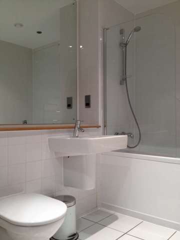  Image of 2 bedroom Apartment to rent in Taylorson Street South Salford M5 at Taylorson Street South Salford Quays Salford, M5 3FP