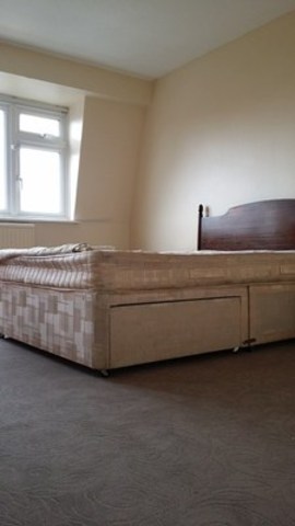  Image of 4 bedroom Terraced house to rent in Young Road London E16 at YOUNG ROAD  BECTON, E16 3RR