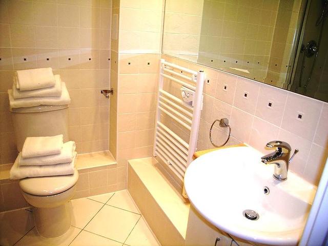  Image of 1 bedroom Flat to rent in Station Approach Woking GU22 at Station Approach  Woking, GU22 7PB