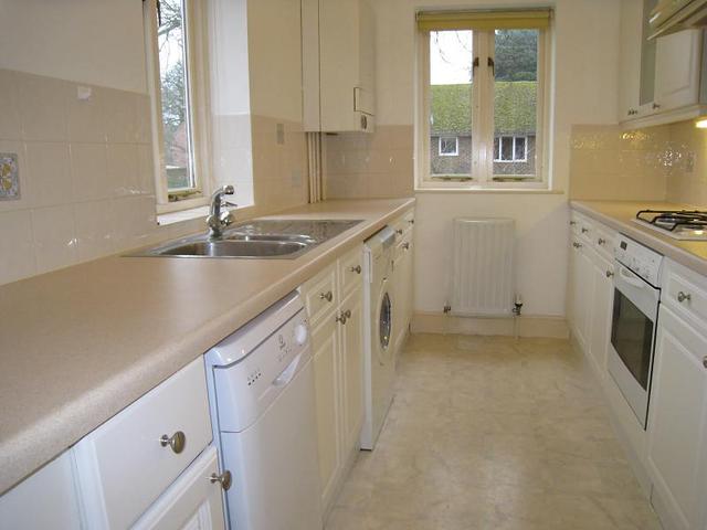  Image of 2 bedroom Flat to rent in Peter Weston Place Chichester PO19 at Chichester, PO19 7AP