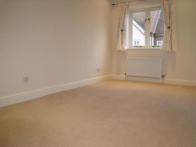  Image of 2 bedroom Flat to rent in Peter Weston Place Chichester PO19 at Chichester, PO19 7AP