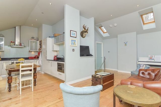 Image of 3 bedroom Terraced house for sale in Millar Place Edinburgh EH10 at Millar Place Lane Morningside Edinburgh, EH10 5HL