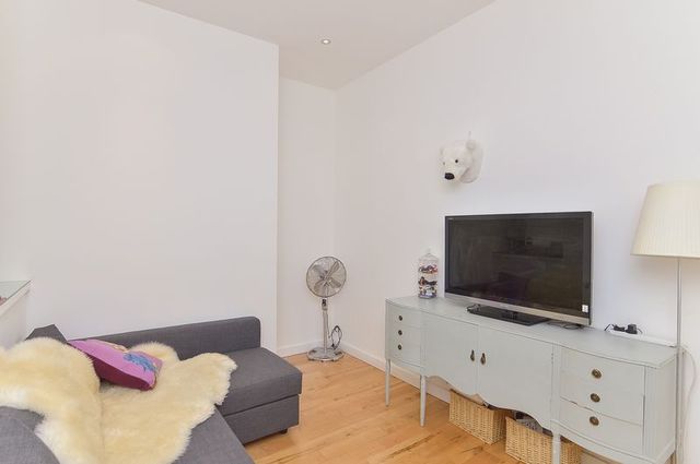  Image of 3 bedroom Terraced house for sale in Millar Place Edinburgh EH10 at Millar Place Lane Morningside Edinburgh, EH10 5HL