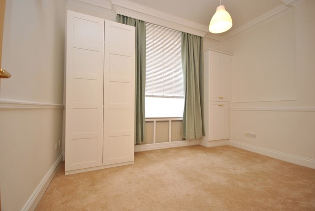 Image of 2 bedroom Flat to rent in Cleveland Gardens London W2 at London, W2 6DE