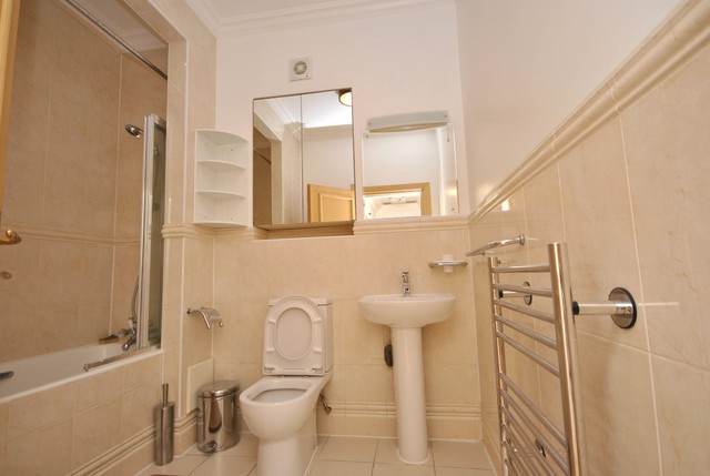 Image of 2 bedroom Flat to rent in Cleveland Gardens London W2 at London, W2 6DE
