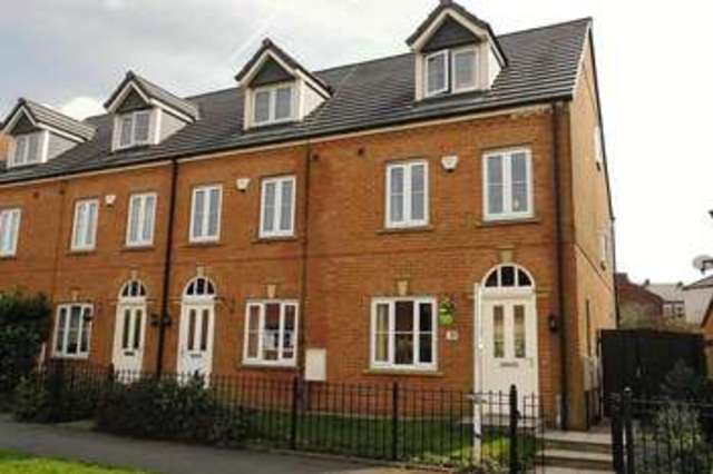  Image of 3 bedroom Town House for sale in Rosebay Close Royton Oldham OL2 at Royton Oldham Heyside, OL2 6WJ