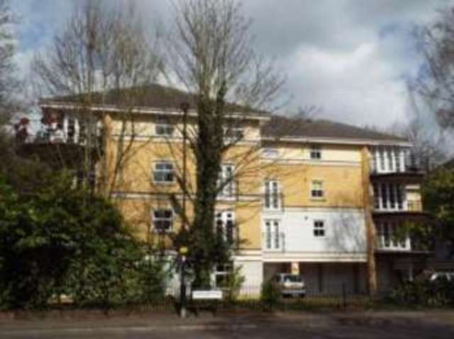  Image of 2 bedroom Flat for sale in Northlands Road Southampton SO15 at 4 Northlands Road Southampton Shirley, SO15 2NW