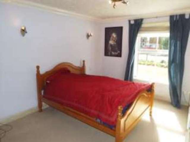  Image of 2 bedroom Flat for sale in Northlands Road Southampton SO15 at 4 Northlands Road Southampton Shirley, SO15 2NW