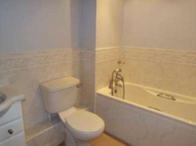  Image of 2 bedroom Flat for sale in Northlands Road Southampton SO15 at 4 Northlands Road Southampton Shirley, SO15 2NW