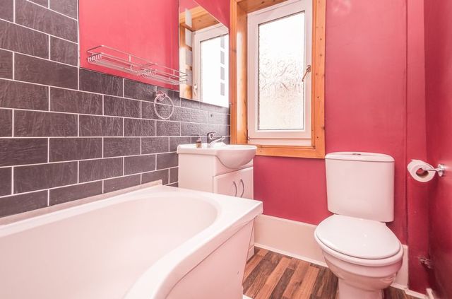  Image of 3 bedroom Flat for sale in Colinton Mains Drive Edinburgh EH13 at Colinton Mains Drive Colinton Mains Edinburgh, EH13 9BJ