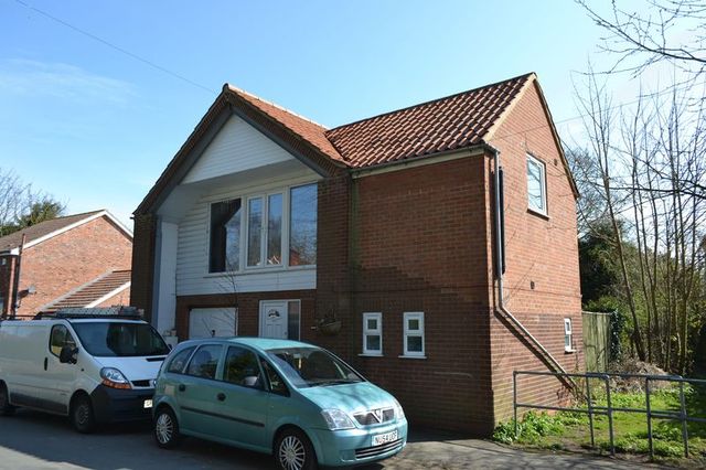  Image of 3 bedroom Detached house for sale in Abbey Road Ulceby DN39 at Abbey Road  Ulceby, DN39 6TJ