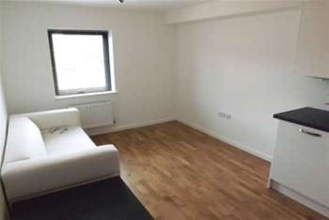  Image of 1 bedroom Flat to rent in Adeyfield Road Hemel Hempstead Industrial Estate Hemel Hempstead HP2 at Hemel Hempstead, HP2 5JZ