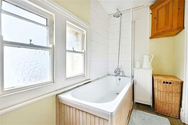  Image of 2 bedroom Property for sale in Grand Avenue Hove BN3 at Airlie House Hove Hove, BN3 2NR