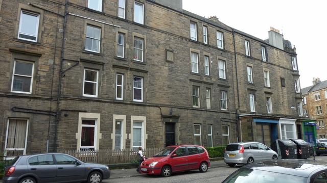  Image of 1 bedroom Flat to rent in Albion Road Edinburgh EH7 at Easter Road Edinburgh Edinburgh, EH7 5QZ
