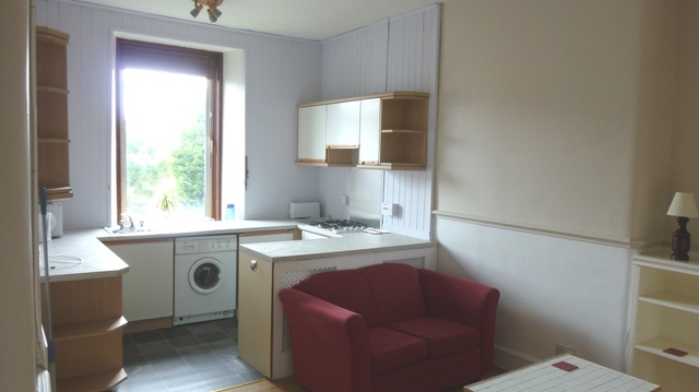  Image of 1 bedroom Flat to rent in Albion Road Edinburgh EH7 at Easter Road Edinburgh Edinburgh, EH7 5QZ