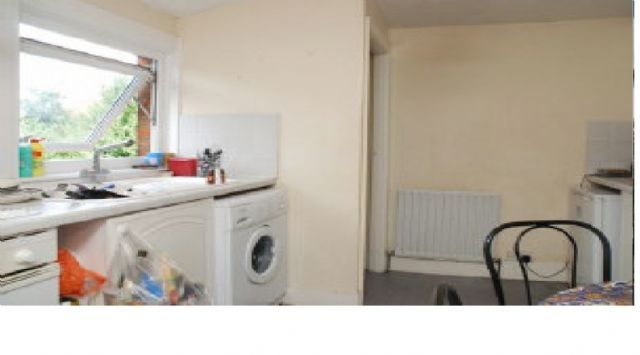  Image of 2 bedroom Flat to rent in Alexandra Road London SW19 at Alexandra Road  Wimbledon, SW19 7JZ