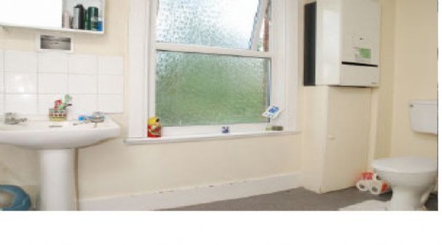  Image of 2 bedroom Flat to rent in Alexandra Road London SW19 at Alexandra Road  Wimbledon, SW19 7JZ