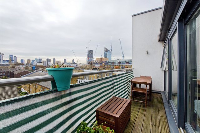  Image of 1 bedroom Flat for sale in Shepherdess Walk London N1 at 164 Shepherdess Walk London Hoxton, N1 7JL