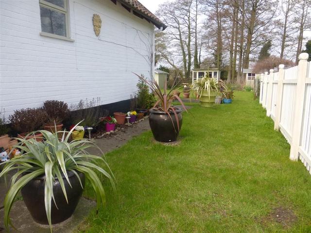  Image of 1 bedroom Apartment to rent in Low Road Mettingham Bungay NR35 at Low Road Mettingham BUNGAY, NR35 1TS