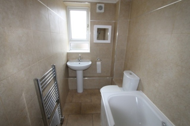  Image of 2 bedroom Flat to rent in Armadale Path Glasgow G31 at Dennistoun Glasgow Glasgow, G31 3HA