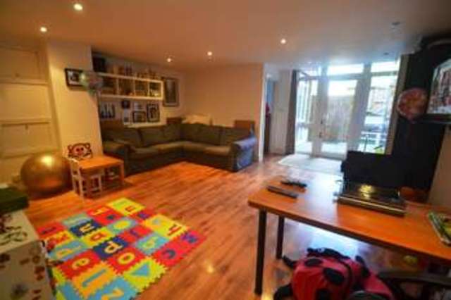  Image of 1 bedroom Apartment to rent in Arthur Road London SW19 at Wimbledon Park, SW19 8AD
