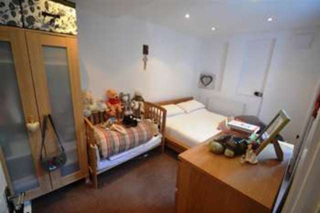  Image of 1 bedroom Apartment to rent in Arthur Road London SW19 at Wimbledon Park, SW19 8AD