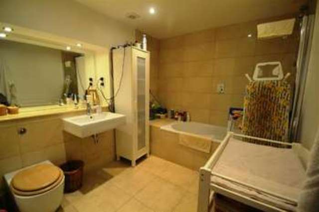  Image of 1 bedroom Apartment to rent in Arthur Road London SW19 at Wimbledon Park, SW19 8AD