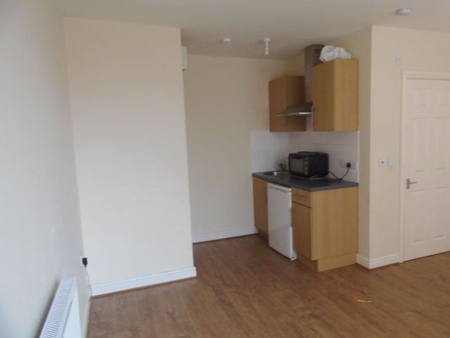  Image of 1 bedroom House Share to rent in Auckland Road Doncaster DN2 at Auckland Road, Room 9  Doncaster, DN2 4AF