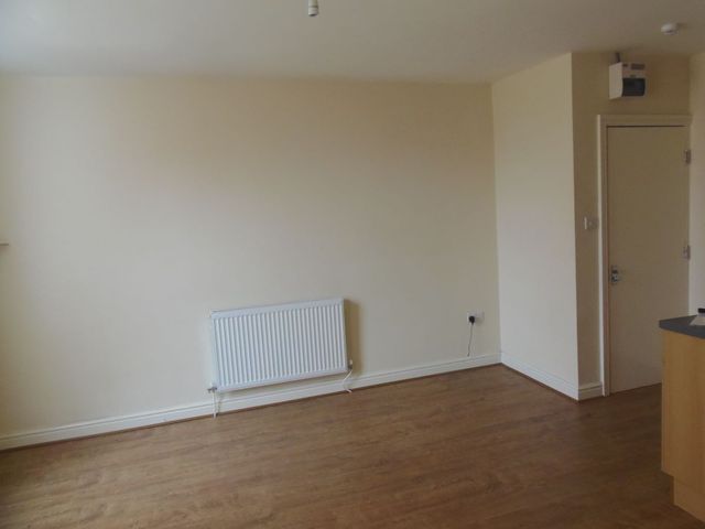  Image of 1 bedroom House Share to rent in Auckland Road Doncaster DN2 at Auckland Road, Room 9  Doncaster, DN2 4AF