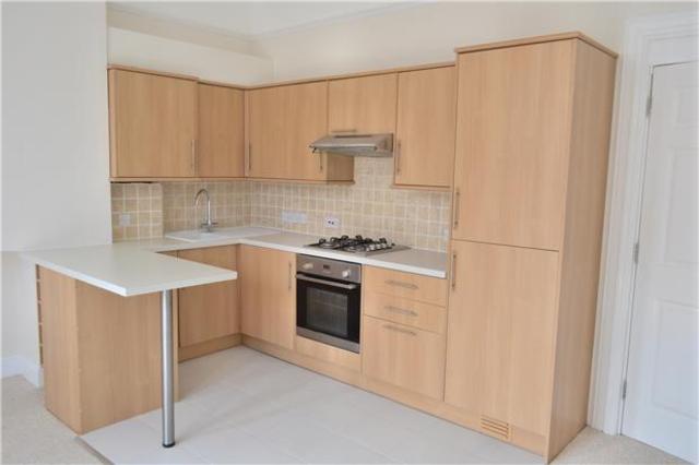  Image of 2 bedroom Flat to rent in Upper Grosvenor Road Tunbridge Wells TN1 at Kent, TN1 2DX