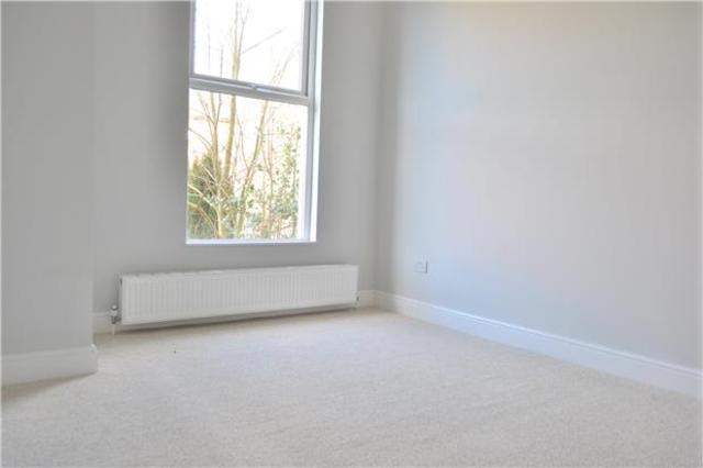  Image of 2 bedroom Flat to rent in Upper Grosvenor Road Tunbridge Wells TN1 at Kent, TN1 2DX