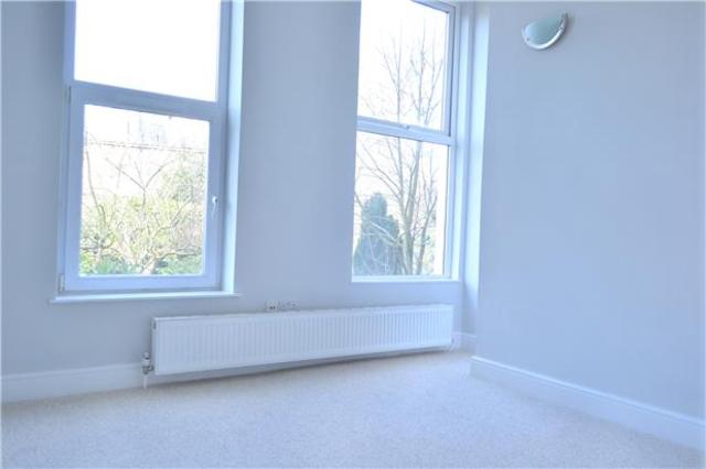  Image of 2 bedroom Flat to rent in Upper Grosvenor Road Tunbridge Wells TN1 at Kent, TN1 2DX