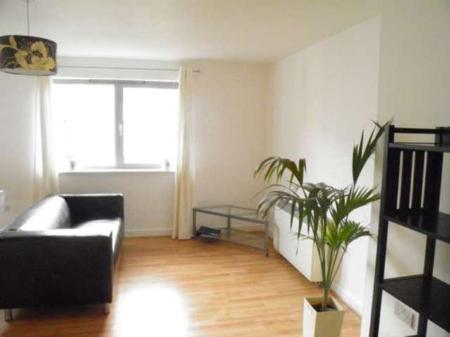  Image of 2 bedroom Flat to rent in Balham High Road London SW17 at Balham High Road Tooting Bec London, SW17 7AT