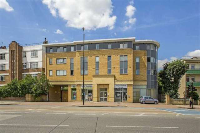  Image of 2 bedroom Flat to rent in Balham High Road London SW17 at Balham High Road Tooting Bec London, SW17 7AT