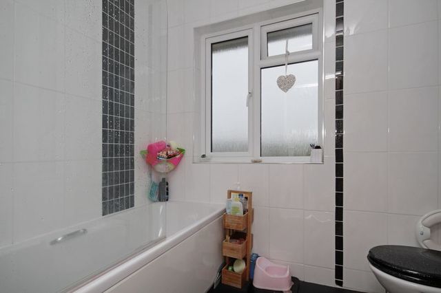  Image of 3 bedroom Semi-Detached house to rent in Barnfield Road Paignton TQ3 at Barnfield Road  Paignton, TQ3 2JT