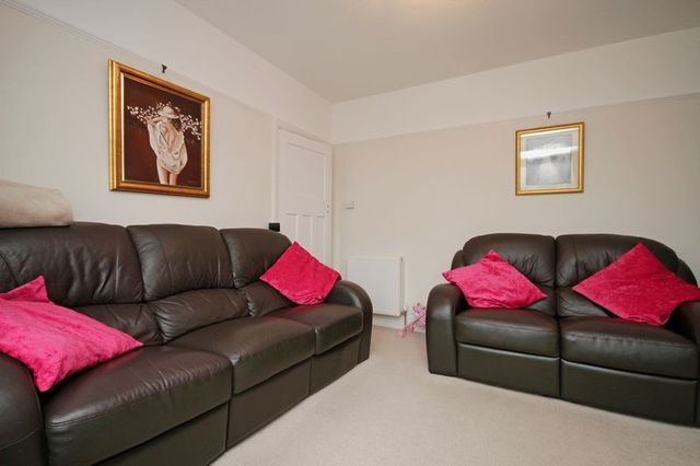  Image of 3 bedroom Semi-Detached house to rent in Barnfield Road Paignton TQ3 at Barnfield Road  Paignton, TQ3 2JT