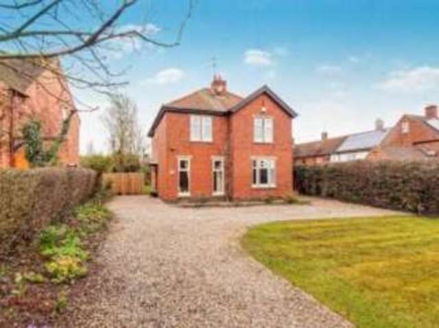  Image of 4 bedroom Detached house for sale in Beacon Road Rolleston-on-Dove Burton-on-Trent DE13 at Rolleston-on-Dove Burton-on-Trent Rolleston, DE13 9EG