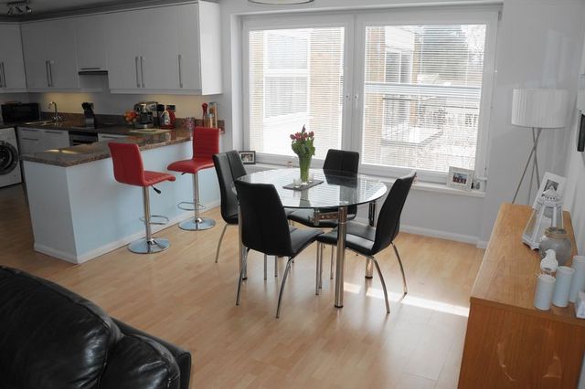  Image of 3 bedroom Flat for sale in Lingwood Close Chilworth Southampton SO16 at Lingwood Close  Southampton, SO16 7GF