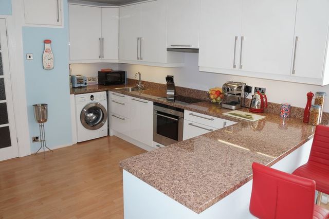  Image of 3 bedroom Flat for sale in Lingwood Close Chilworth Southampton SO16 at Lingwood Close  Southampton, SO16 7GF