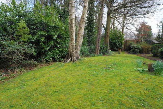  Image of 3 bedroom Flat for sale in Lingwood Close Chilworth Southampton SO16 at Lingwood Close  Southampton, SO16 7GF