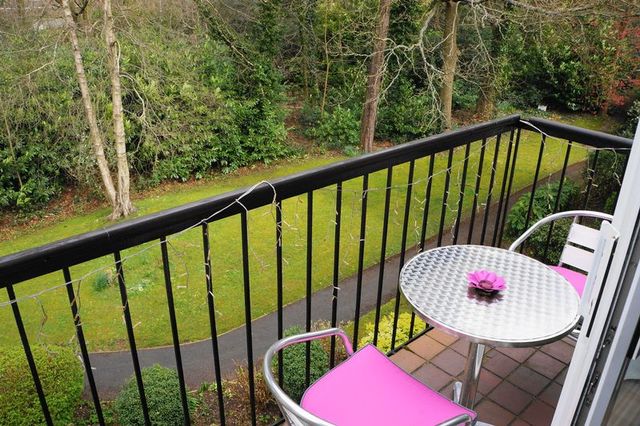  Image of 3 bedroom Flat for sale in Lingwood Close Chilworth Southampton SO16 at Lingwood Close  Southampton, SO16 7GF
