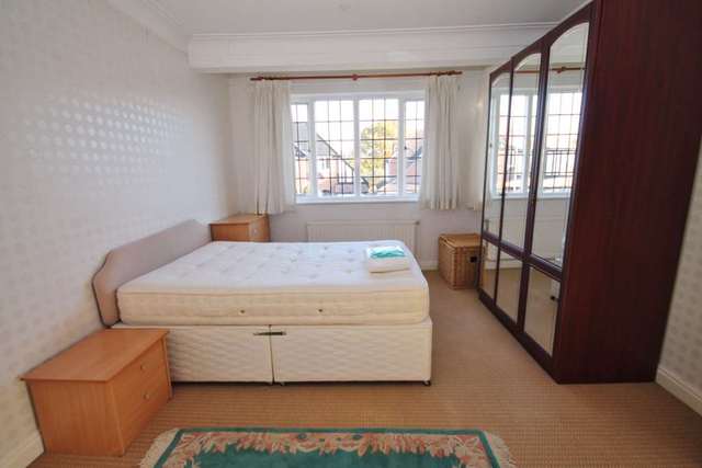  Image of 4 bedroom Semi-Detached house to rent in Beechcroft Avenue New Malden KT3 at Beechcroft Avenue  New Malden, KT3 3EG