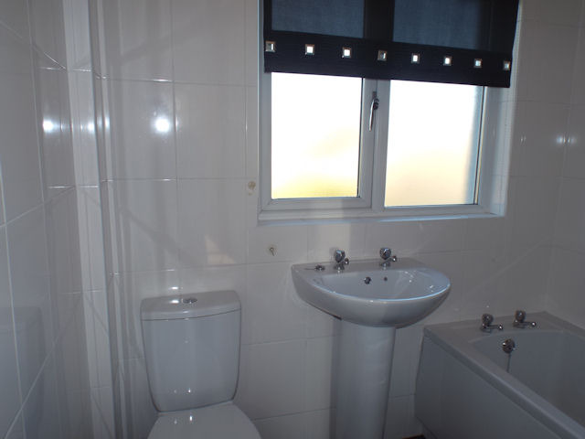  Image of 3 bedroom Semi-Detached house to rent in Birch Brae Hamilton ML3 at Hamilton South Lanarkshire South Lanarkshire, ML3 7LJ