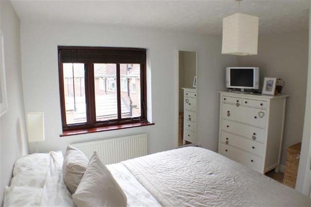  Image of 2 bedroom Detached house to rent in Birchmead Close St. Albans AL3 at ST. ALBANS  ST. ALBANS, AL3 6BS