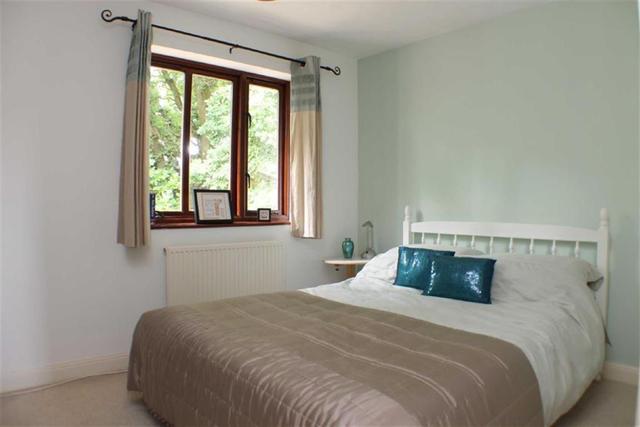  Image of 2 bedroom Detached house to rent in Birchmead Close St. Albans AL3 at ST. ALBANS  ST. ALBANS, AL3 6BS