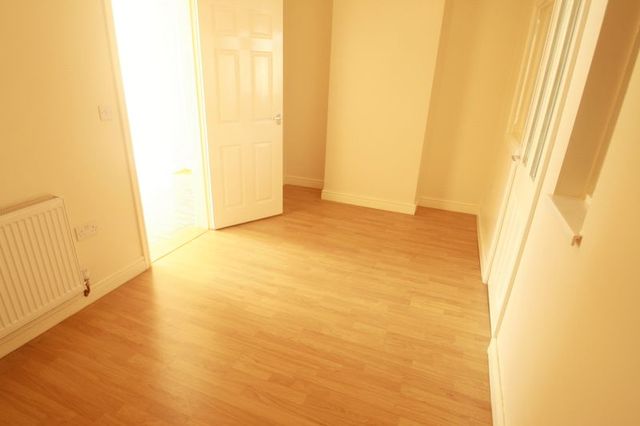  Image of 3 bedroom Terraced house to rent in Birmingham Road Oldbury B69 at Birmingham Road  Oldbury, B69 4EQ