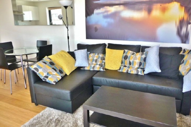  Image of 2 bedroom Flat to rent in Ocean Way Southampton SO14 at Admiral Quay Ocean Way Hampshire, SO14 3LN