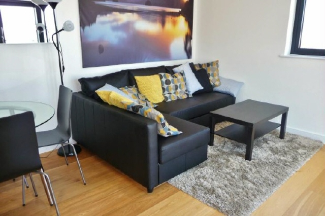  Image of 2 bedroom Flat to rent in Ocean Way Southampton SO14 at Admiral Quay Ocean Way Hampshire, SO14 3LN